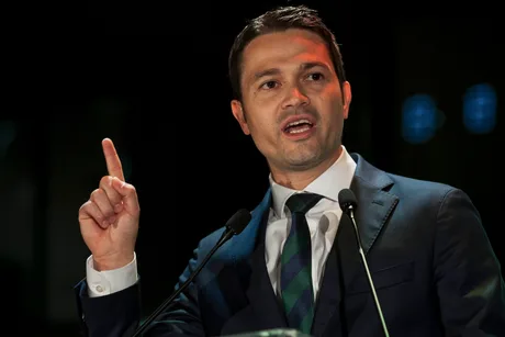 Robert Sighiartău discută despre impactul AUR în guvernare.