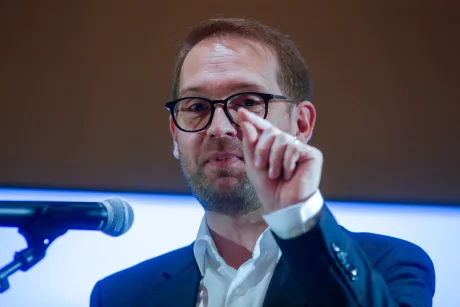 Dominic Fritz discută despre absența AUR la comisiile parlamentare.