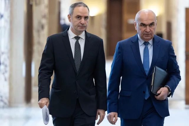 Reprezentanți ai ministerelor discutând despre deblocarea fondurilor pentru stadioane.
