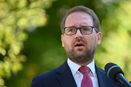Dominic Fritz discutând despre mandatul său la Primăria Timișoara.