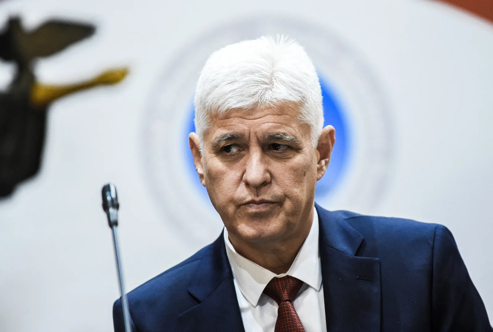 Ministrul Apărării din Bulgaria, Dimitar Stoianov, în timpul unei conferințe de presă.