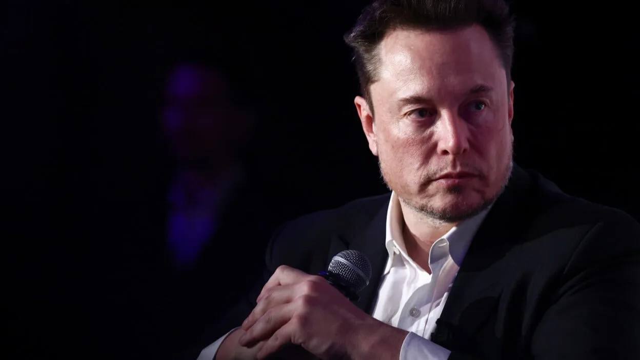Elon Musk discutând despre despăgubiri în procesul cu OpenAI și Microsoft.