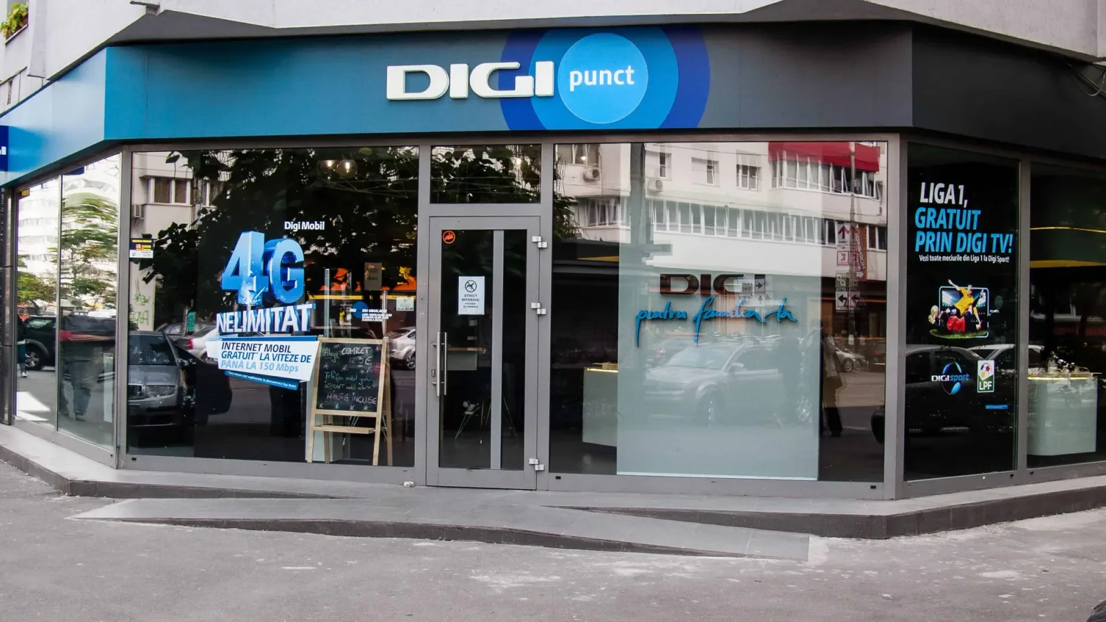 Magazin DIGI cu oferte de telefonie mobilă și internet.