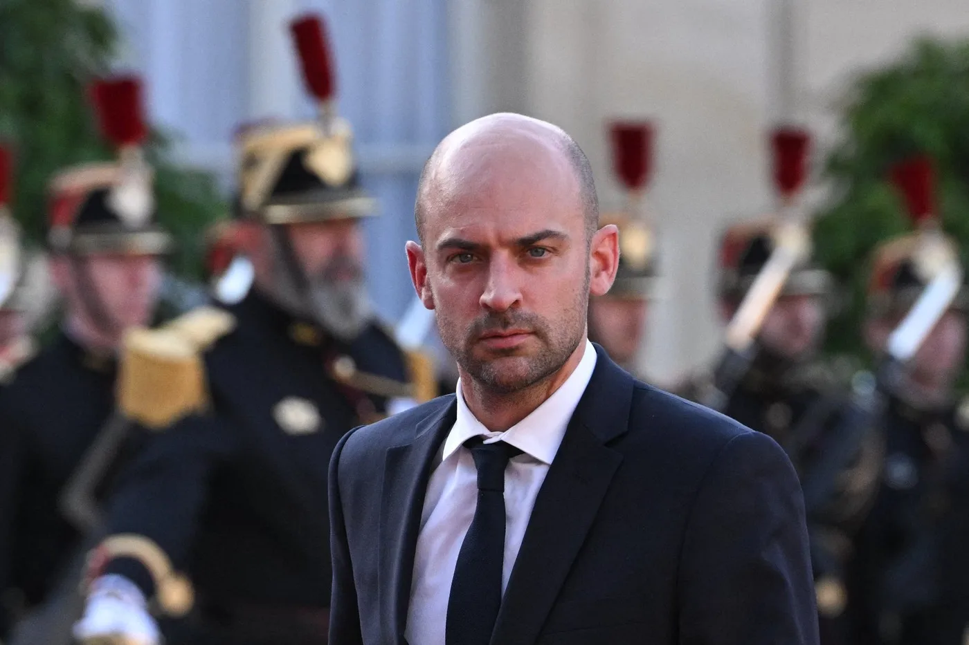 Ministrul francez de externe la o ceremonie oficială în Franța.