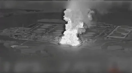 Incendiu la rafinăria din Syzran, provocat de un atac cu drone.