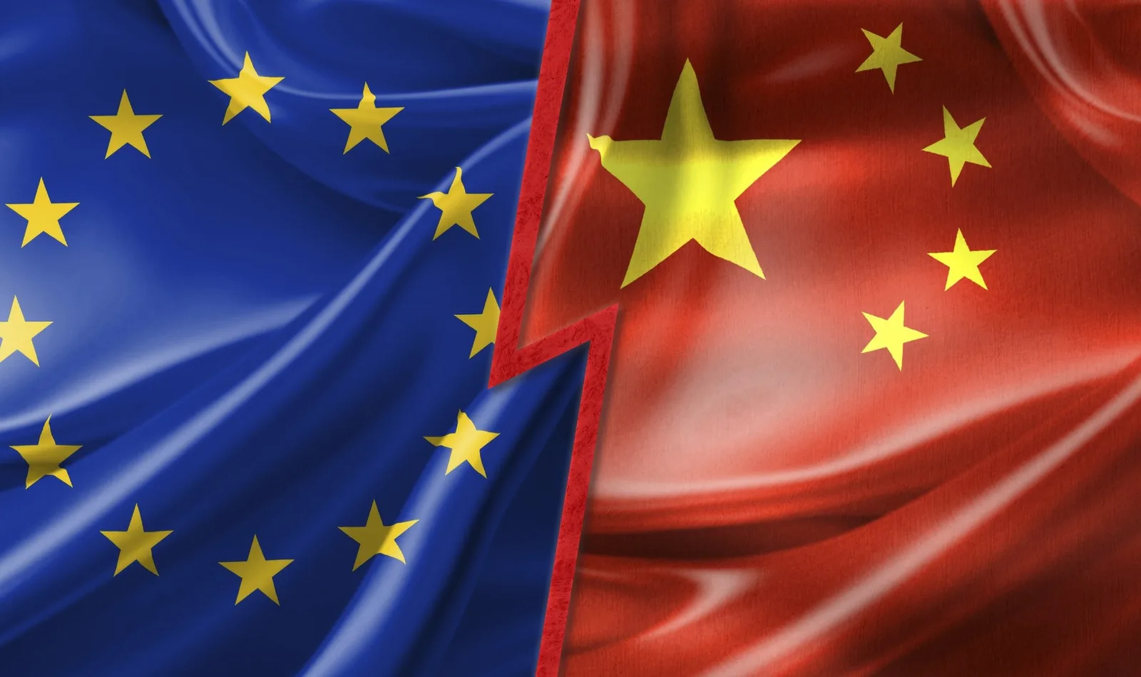 Steagurile Uniunii Europene și Chinei, simbolizând tensiuni geopolitice.