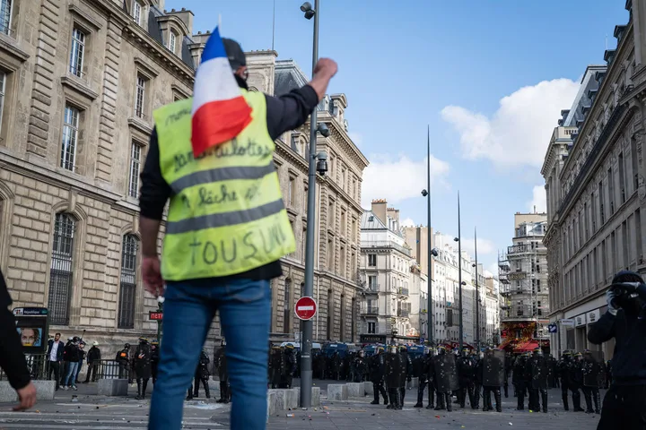 Proteste în Franța din cauza scăderii salariilor și creșterii șomajului.