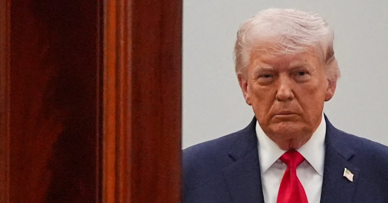 Donald Trump anunță măsuri drastice în strâmtoarea Hormuz pentru securitatea energetică.