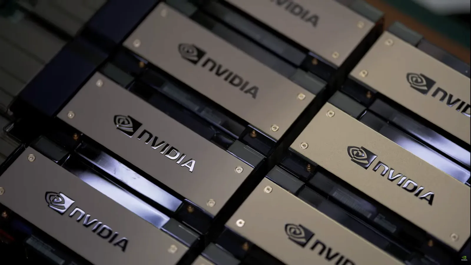 Cipuri Nvidia H200 pregătite pentru import în China, marcând o schimbare semnificativă.