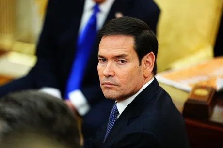 Marco Rubio discutând despre incidentele maritime legate de livrările de petrol.