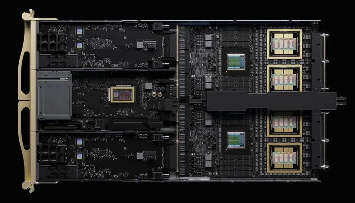Configurație avansată de GPU-uri pentru supercomputere eficiente și puternice.