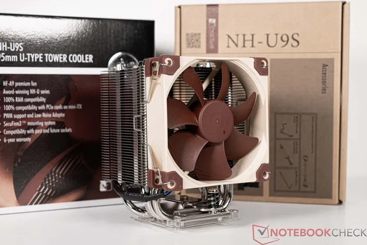 Sistem de răcire pe aer cu ventilator și design inovator pentru PC-uri desktop.