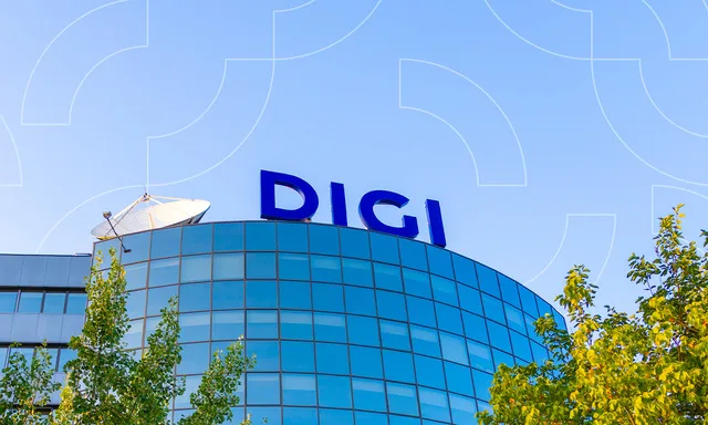 Clădirea Digi Communications cu logo-ul vizibil pe acoperiș.