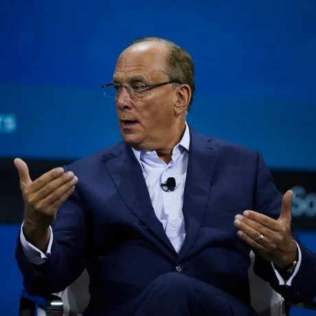 Larry Fink discutând despre impactul prețurilor la petrol asupra economiei globale.