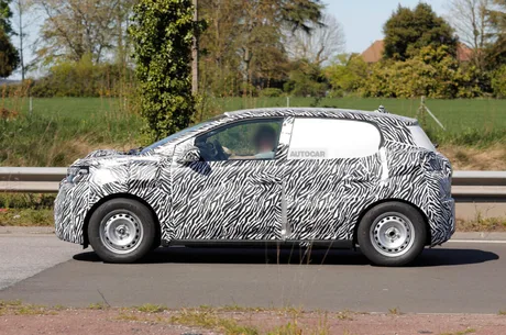 Un nou model electric Dacia, testat pe drumuri, cu design modern.