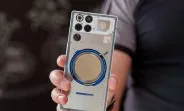 Un telefon modern cu un design inovator și specificații avansate.