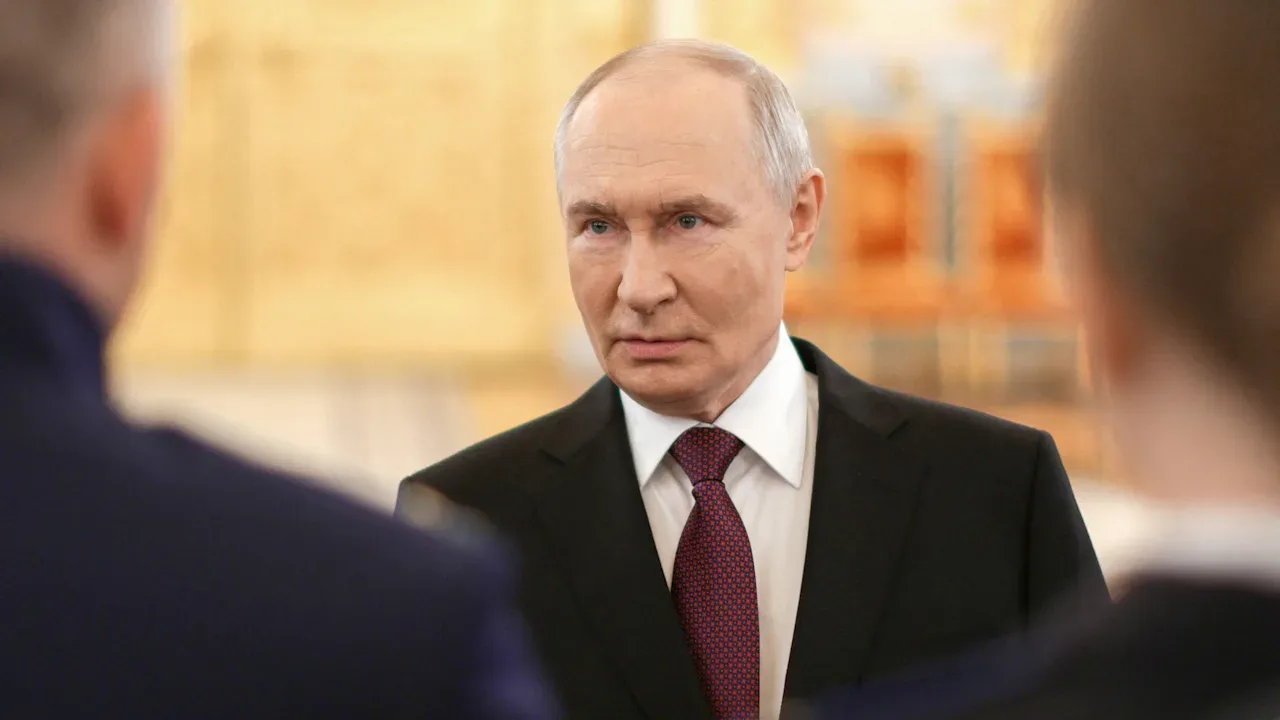 Vladimir Putin în timpul unei întâlniri oficiale la Kremlin.