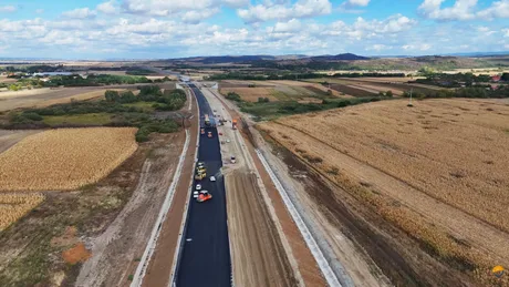 Lucrări avansate la lotul Biharia–Chiribiș, autostrada A3, județul Bihor.