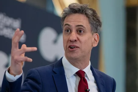 Ed Miliband discutând despre relațiile cu administrația Trump.
