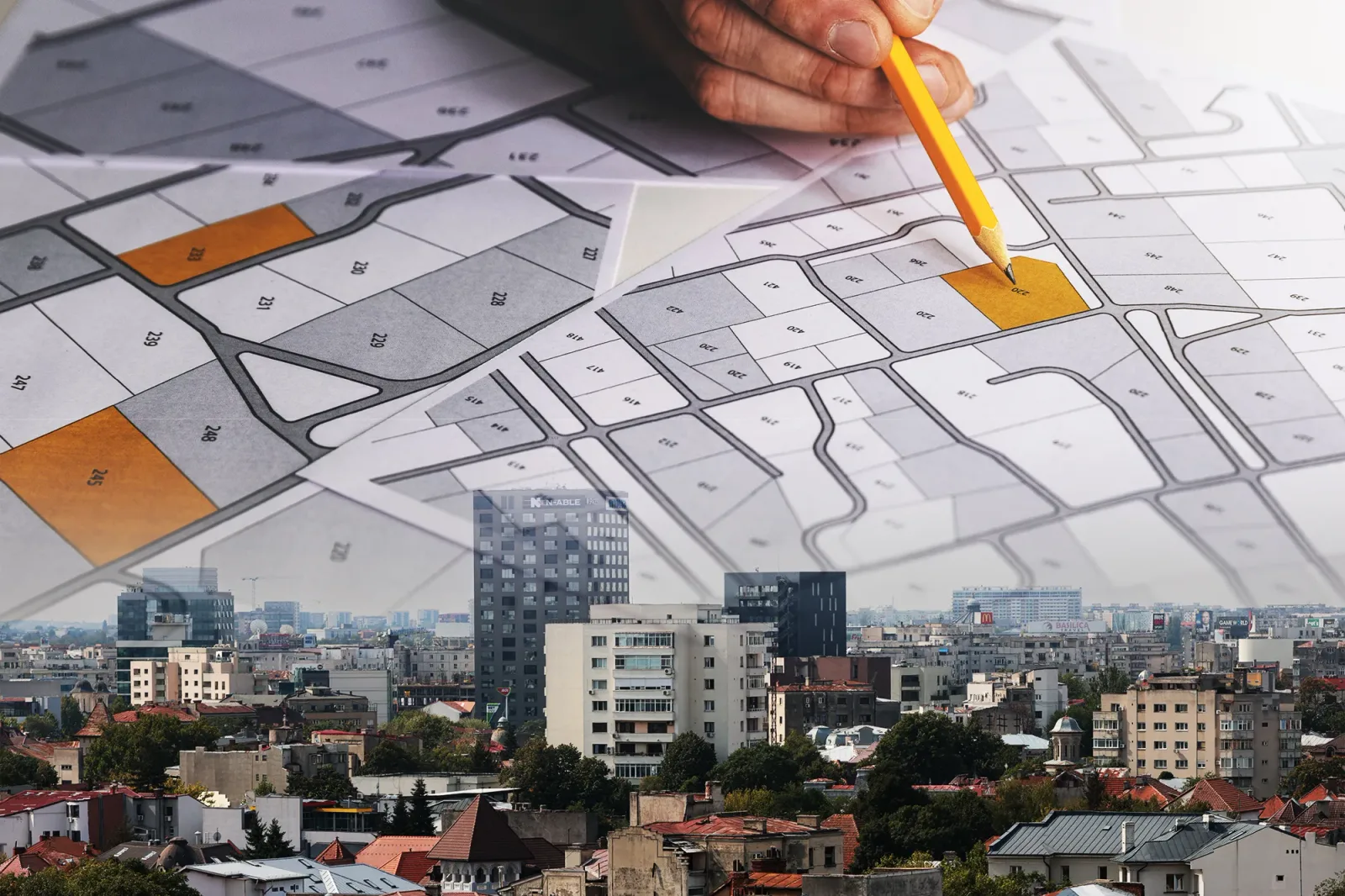 Harta imobiliară cu zone marcate, evidențiind activitatea cadastrală.