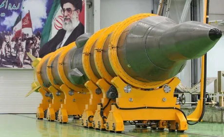 Rachete balistice expuse într-o instalație militară iraniană.