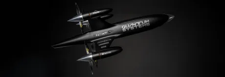 Vehicul electric zburător în design futurist, pregătit pentru teste de viteză.