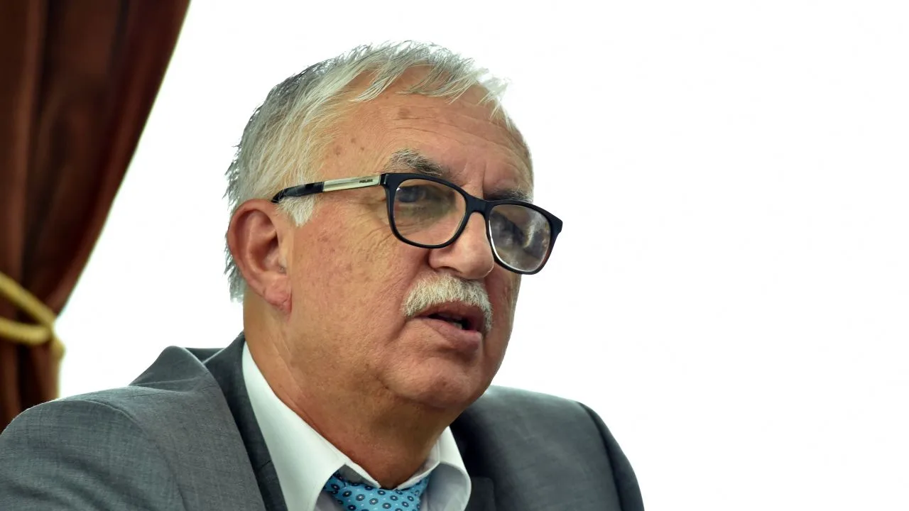 Augustin Zegrean discută despre situația guvernului demis în România.