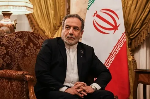 Ministrul iranian de externe discutând despre tensiunile din Strâmtoarea Ormuz.