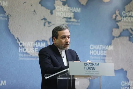 Ministrul iranian de externe discutând despre negocierile cu SUA.