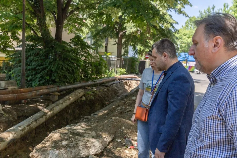 Ciprian Ciucu inspectează lucrările de termoficare pe Calea Văcărești.