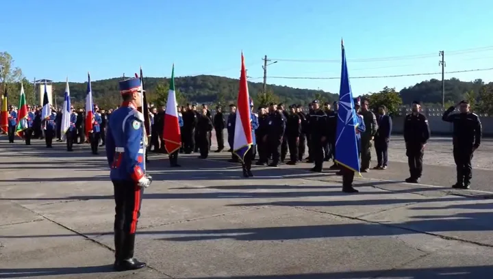 Militari și jandarmi în timpul unui exercițiu internațional de interoperabilitate.