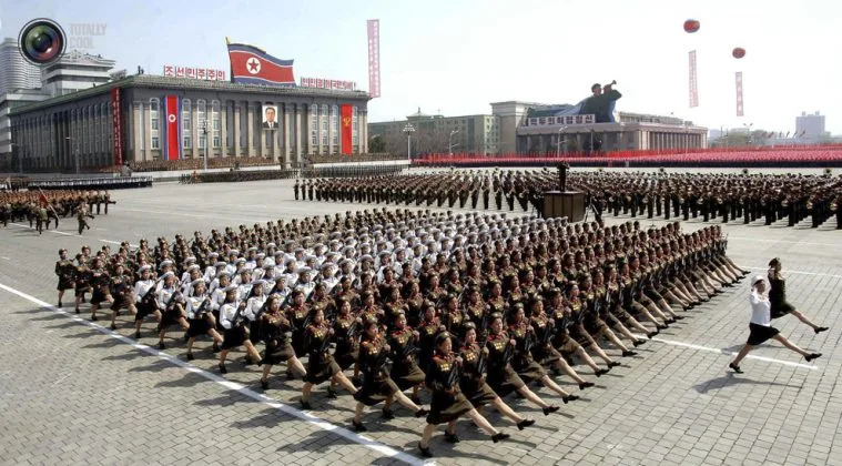 Parada militară în Coreea de Nord, cu soldați în formare.
