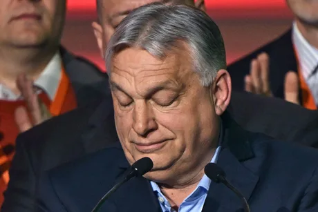 Viktor Orbán pregătindu-se pentru un discurs important la Băile Tușnad.
