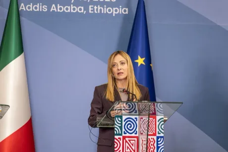 Giorgia Meloni vorbește despre bugetul UE în Addis Ababa.