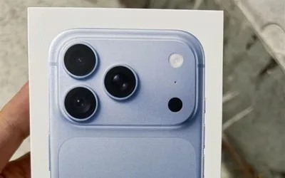 Ambalajul iPhone 18 Pro Max sugerează o nuanță albastră distinctivă.