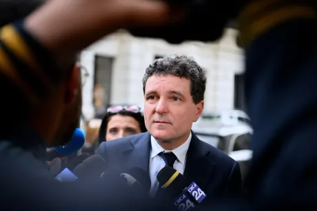Nicușor Dan discutând despre expulzarea ambasadorului Rusiei.