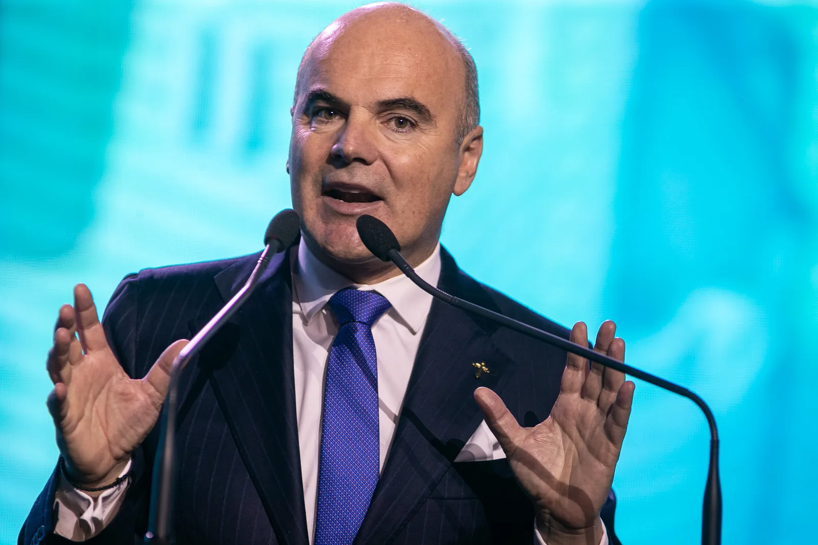 Rareș Bogdan discută despre identitatea românilor din Republica Moldova.