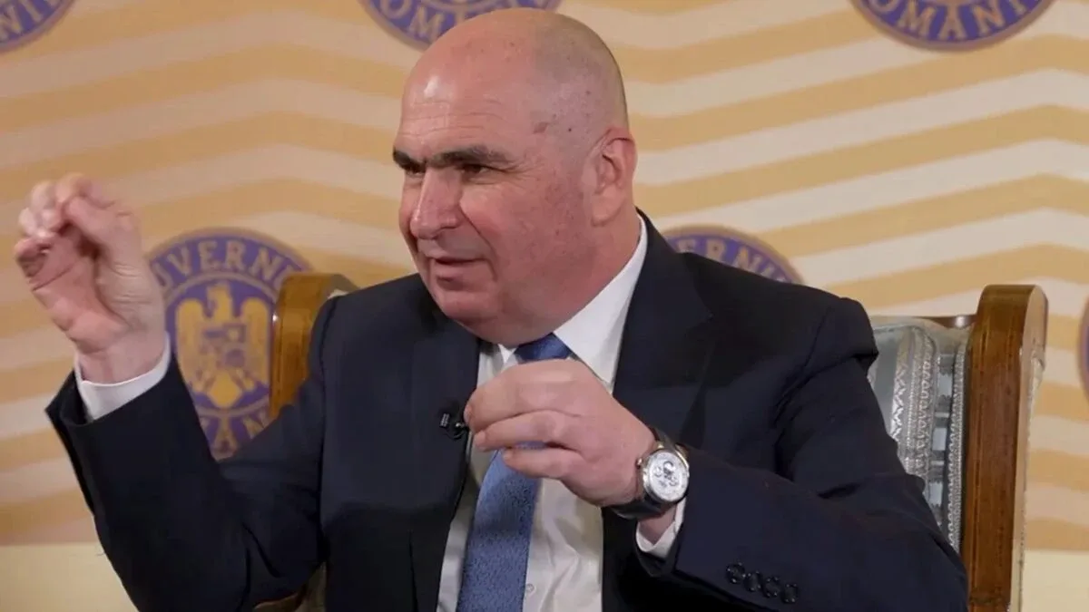 Premierul Bolojan explicând despre ceasul său, subliniind accesibilitatea acestuia.