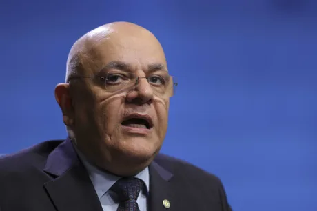 Raed Arafat discută despre protecția minorilor pe rețele sociale.