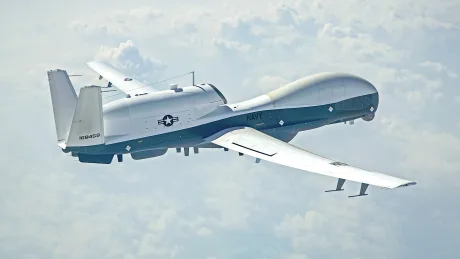 Dronă MQ-4C Triton în zbor, supraveghere în Golf.
