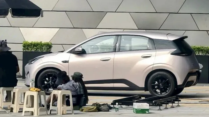 Noua generație Seagull BYD, cu dimensiuni mai mari și motor spate.