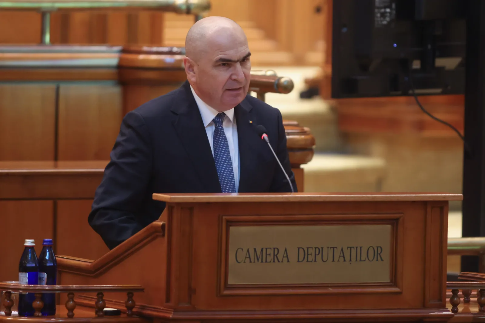 Ilie Bolojan discută despre moțiunea de cenzură în Parlament.