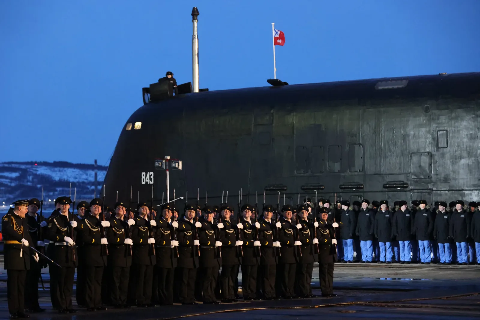 Submarin rusesc din clasa Kilo la suprafață, observat de NATO.