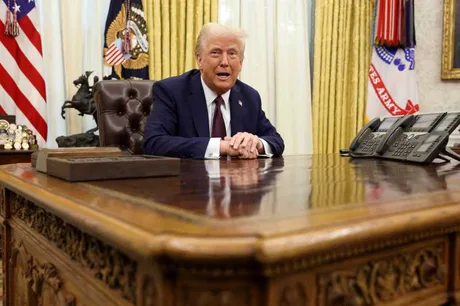 Donald Trump anunță redeschiderea Strâmtorii Ormuz fără taxe de trecere.
