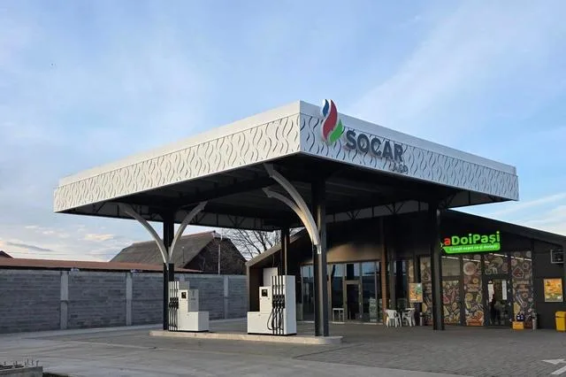 Stație de benzină SOCAR cu prețuri reduse în București.