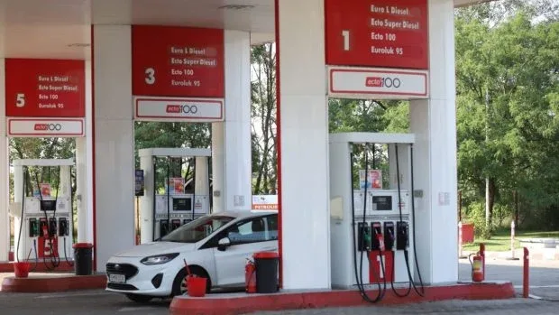 Prețurile la benzină și motorină rămân constante în marile orașe.