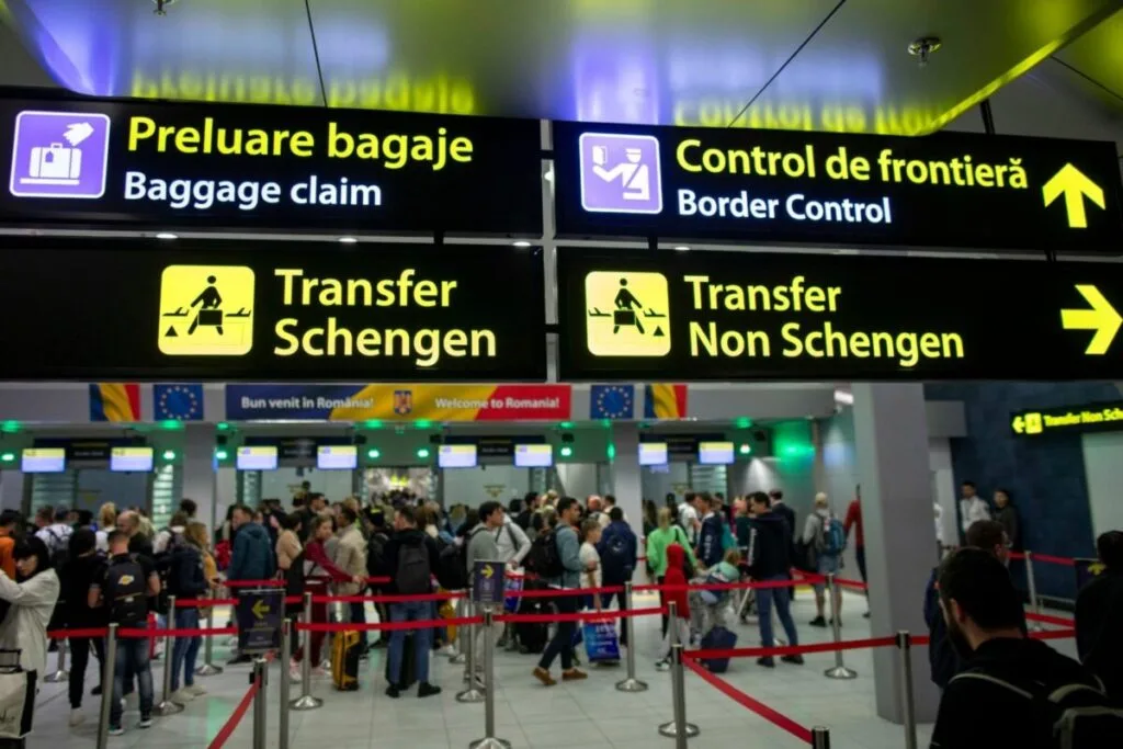 Informații despre zboruri și servicii la aeroporturi din România.