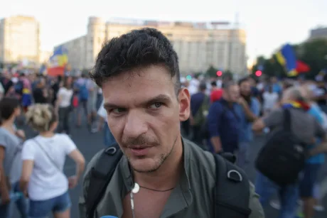 Tudor Chirilă exprimându-și opiniile într-un protest public.