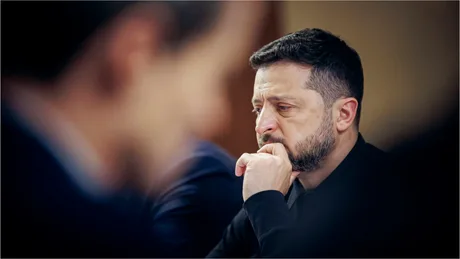 Volodimir Zelenski reflectând asupra provocărilor politice din Ucraina.
