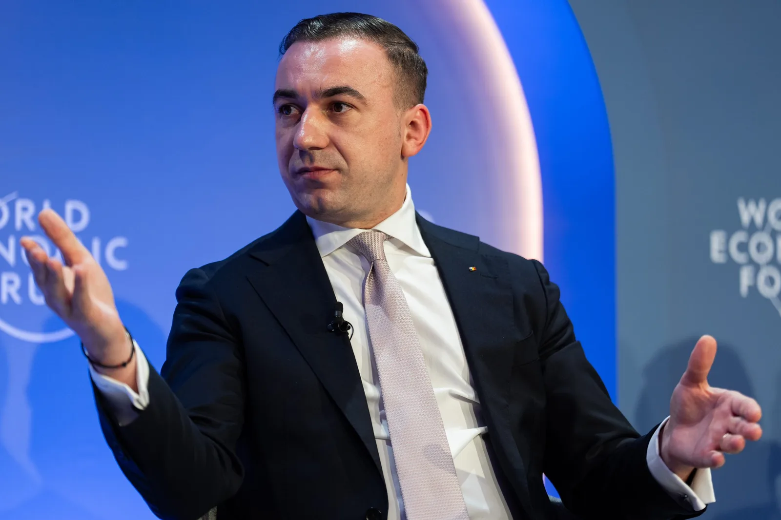 Ministrul Energiei discutând despre producția de motorină în România.